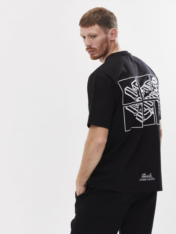 טי שירט אוברסייז עם הדפס דו צדדי לגבר