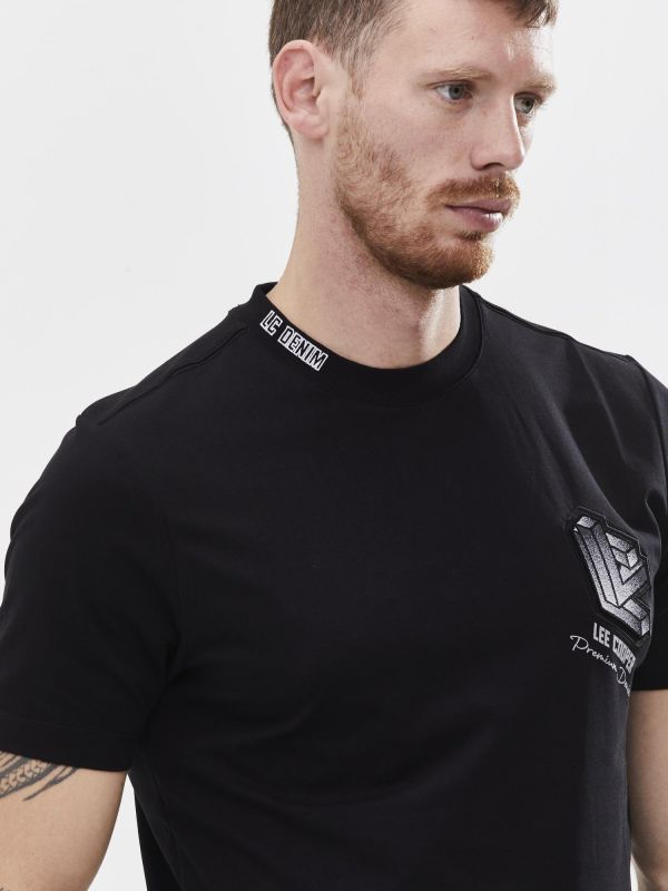 טי שירט עם הדפס אחורי ורקמה לגבר