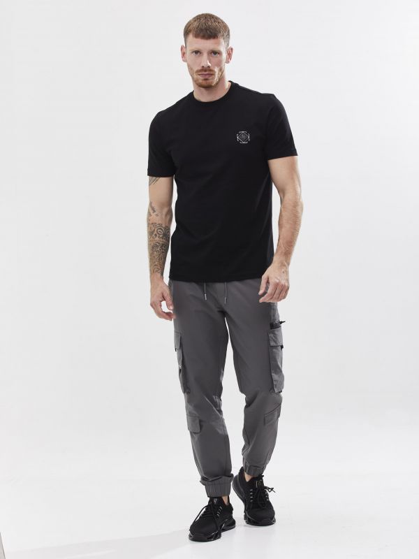 טי שירט עם הדפס אחורי ועיטור קדמי לגבר