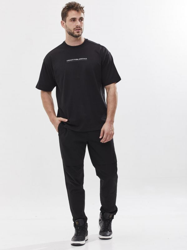 טי שירט עם הדפס בגב לגברים