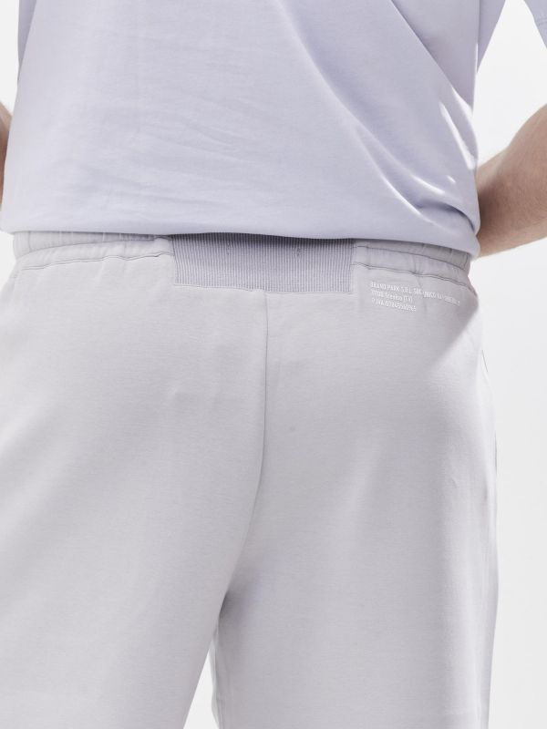 מכנסי ברמודה בסגנון ספורט אלגנטי לגברים