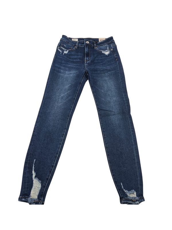 ג’ינס נשים כהה עם קרעים רחבים וגימור גזור