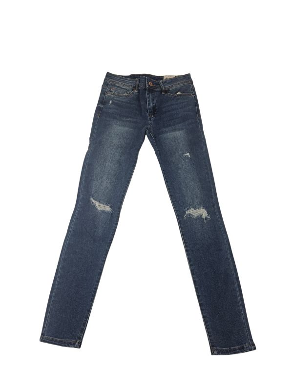 ג’ינס נשים כהה בגזרה צרה עם קרעים ושפשופים