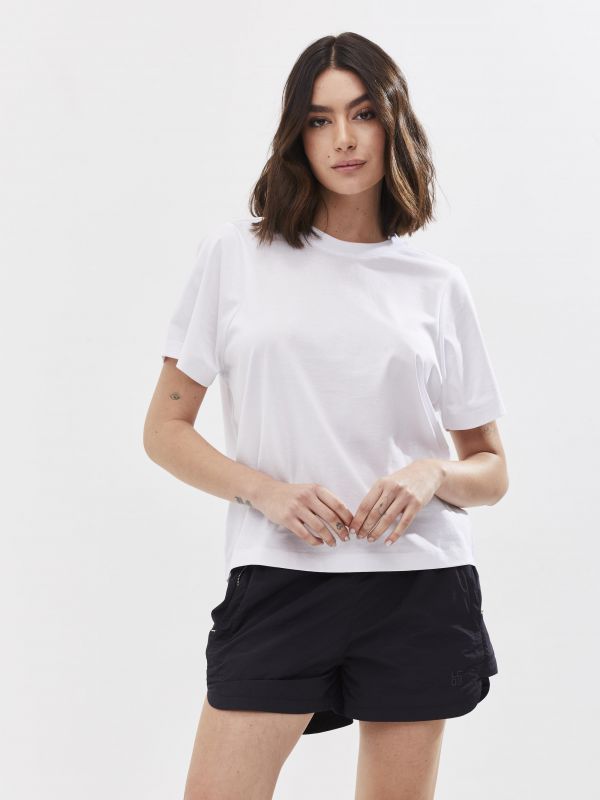 טי שירט לנשים עם שרוולים קצרים וצווארון עגול