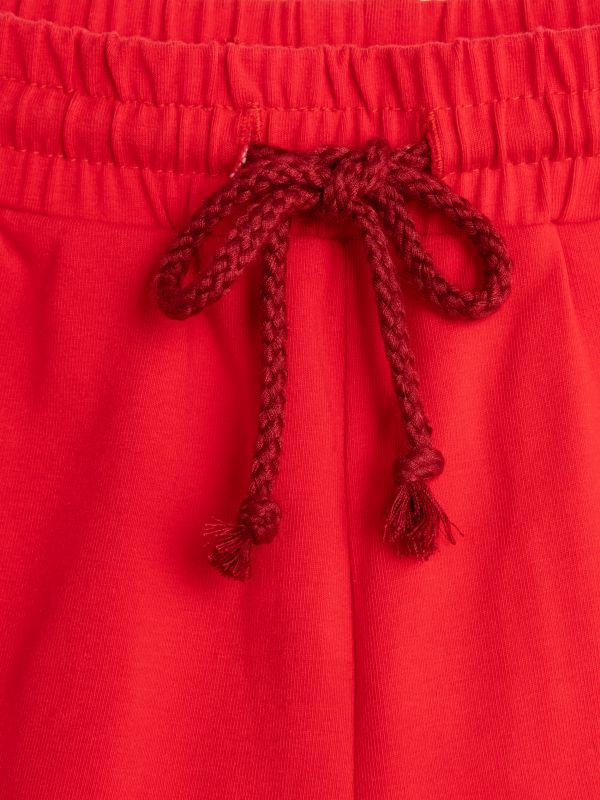 מכנסי ספורט קצרים דוגמת כוכבים לילדות