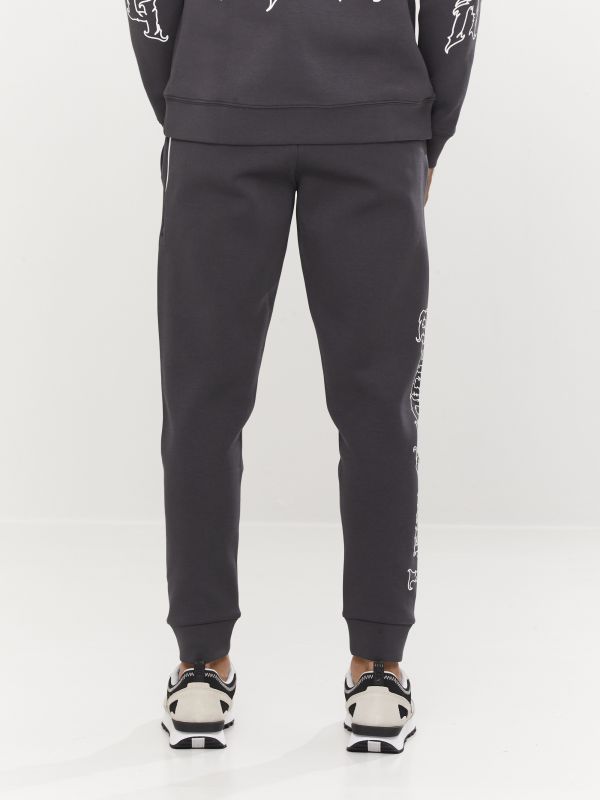 מכנסי גברים ספורטיביים עם הדפס