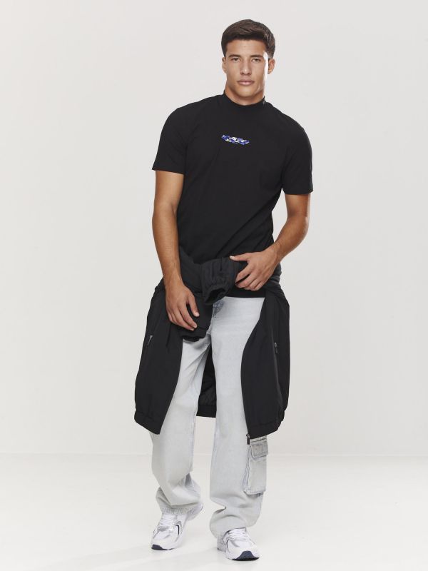 טי שירט קצרה עם צווארון גולף לגברים