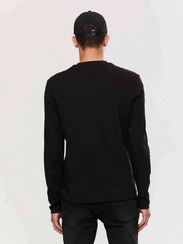 טי שירט ארוכה עם רקמה לגברים