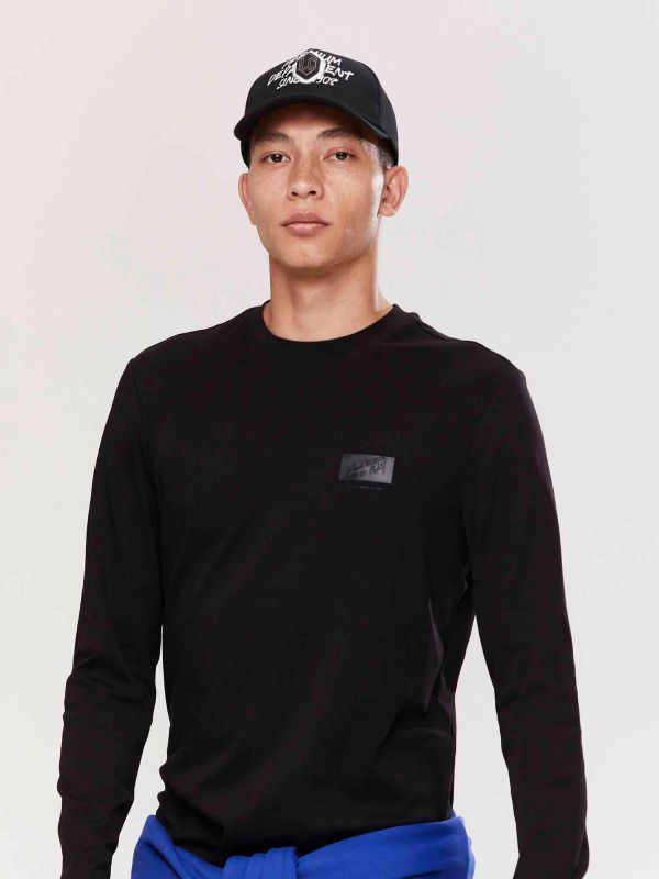 טי שירט ארוכה עם רקמה לגברים