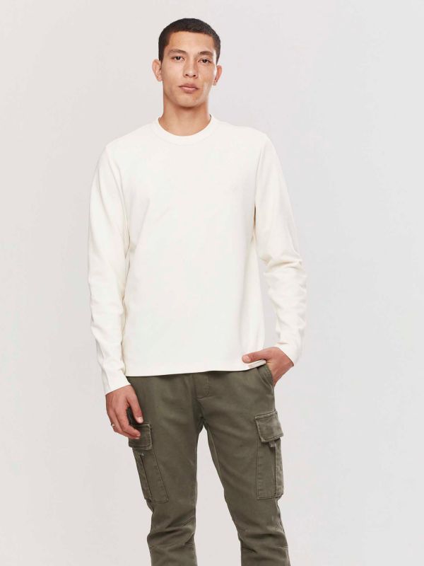 טי שירט ארוכה לגברים עם הדפס בחזה