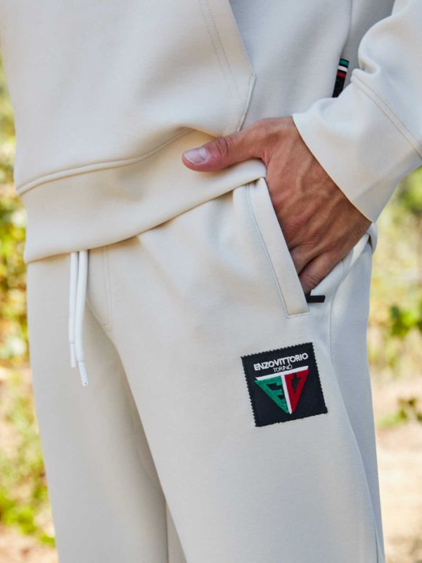 מכנסיים ספורטיביים לגברים עם רקמה