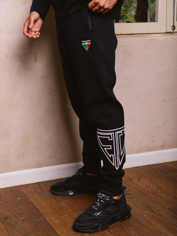 מכנסיים ספורטיביים לגברים עם רקמה