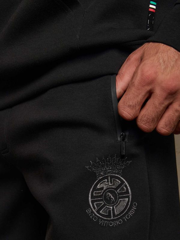 מכנסיים ספורטיביים לגברים עם רקמה