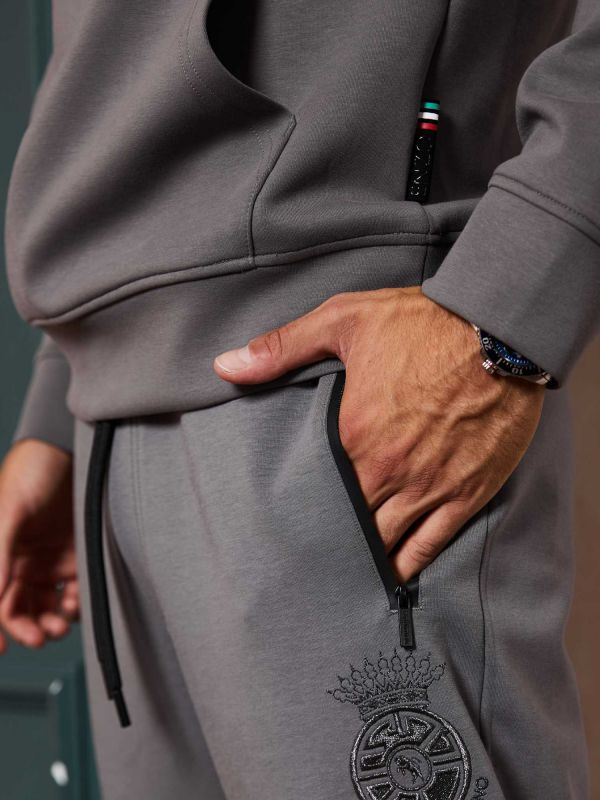 מכנסיים ספורטיביים לגברים עם רקמה