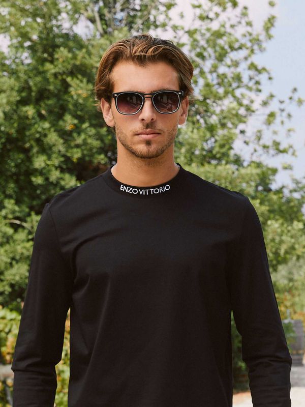 טי שירט לגברים עם צווארון מעוטר