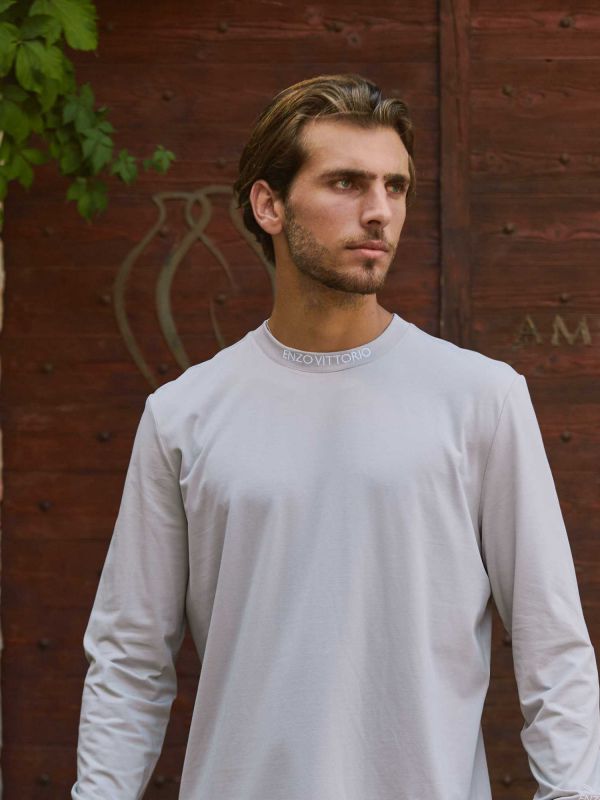 טי שירט לגברים עם צווארון מעוטר