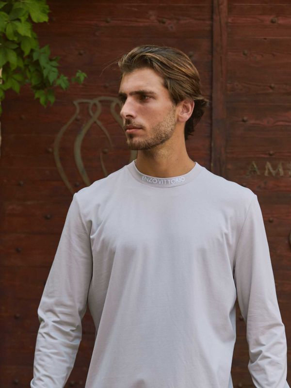 טי שירט לגברים עם צווארון מעוטר