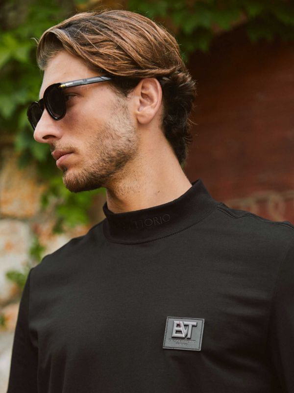 טי שירט לגברים עם צווארון גולף