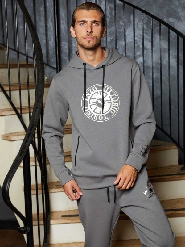 סווטשירט לגברים עם הדפס וקפוצ’ון