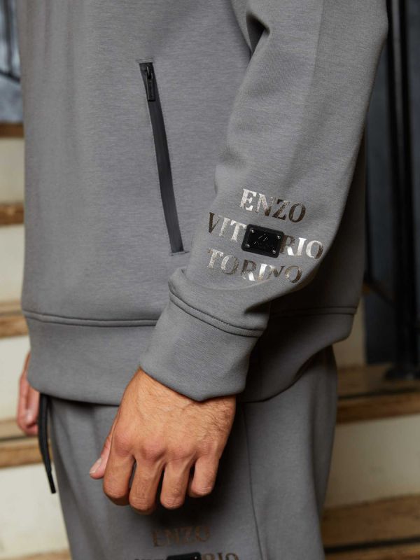 סווטשירט לגברים עם הדפס וקפוצ’ון