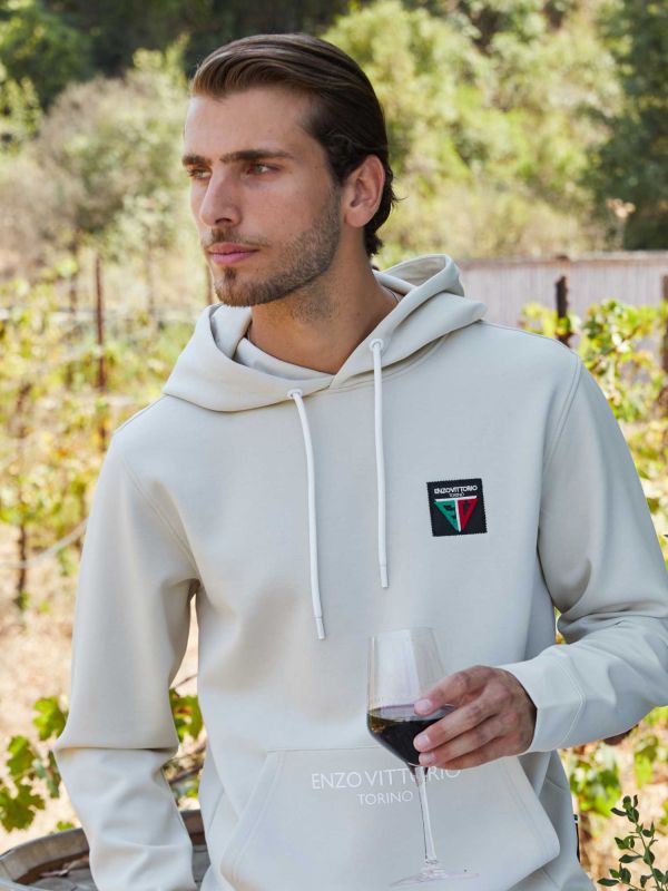 סווטשירט לגברים עם כיס קנגורו וקפוצ’ון