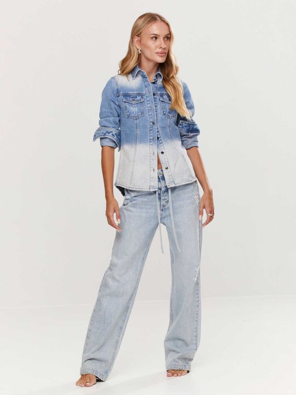 חולצת ג’ינס מכופתרת לנשים