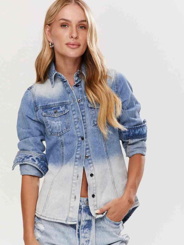 חולצת ג’ינס מכופתרת לנשים