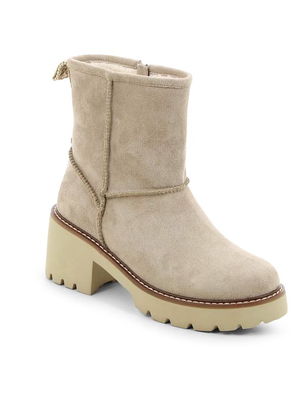 מגפוני נשים עם עקב טרקטור