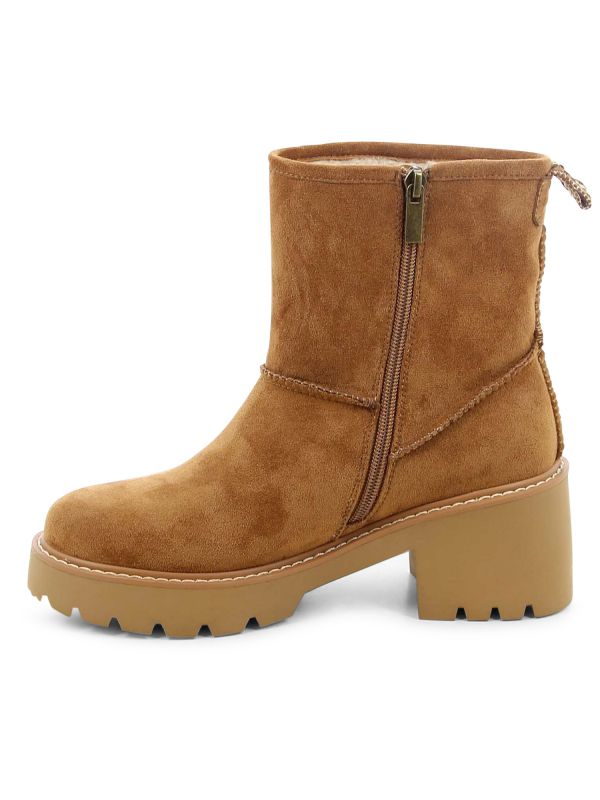 מגפוני נשים עם עקב טרקטור