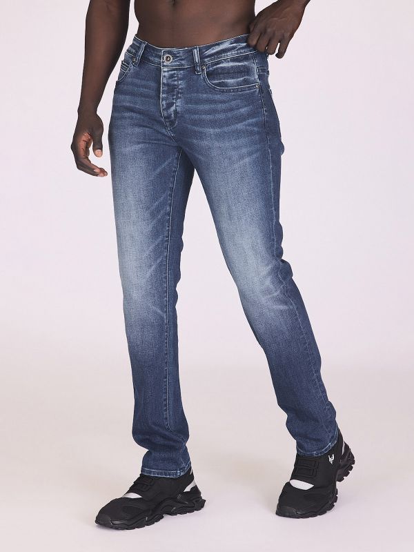 ג’ינס כחול כהה עם קרעים קלים לגברים