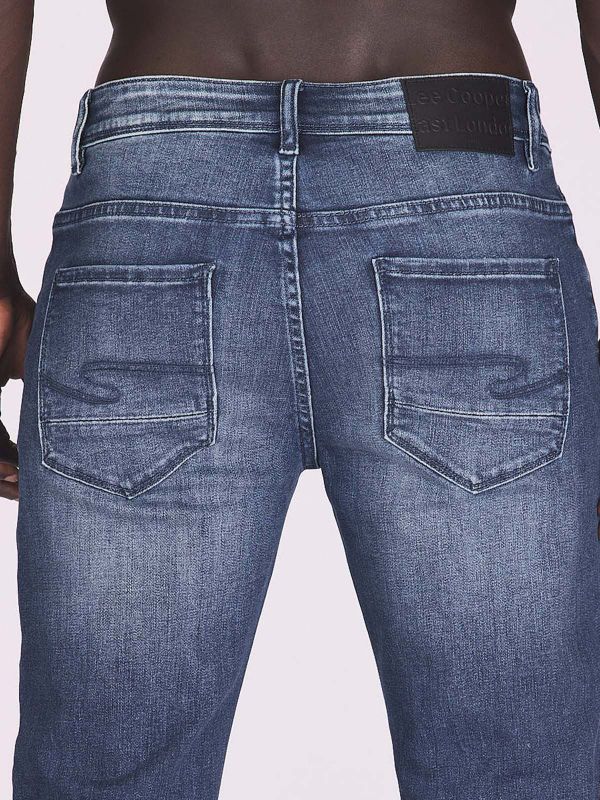 ג’ינס כחול כהה עם קרעים קלים לגברים