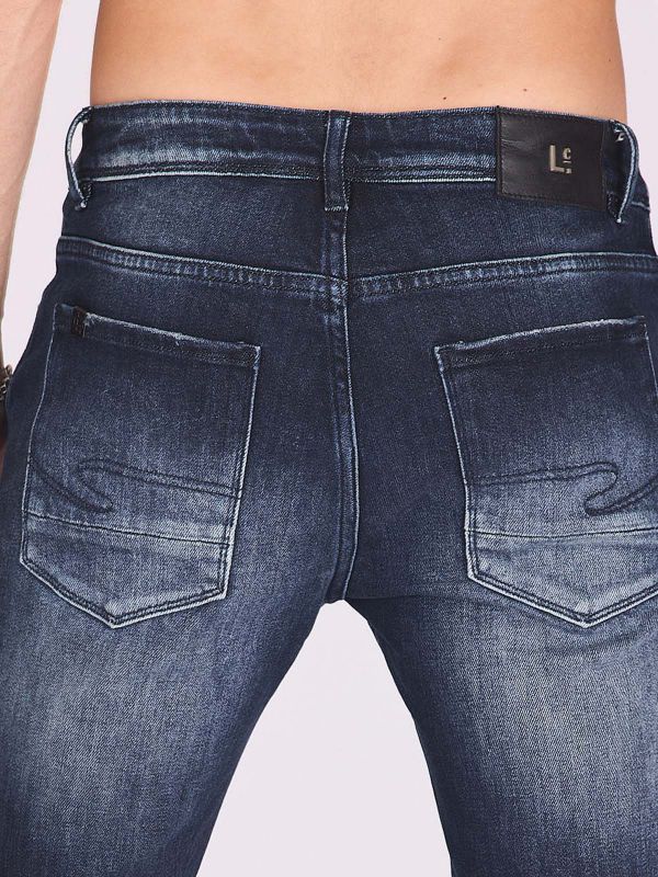 ג’ינס כחול כהה עם שפשופים לגברים