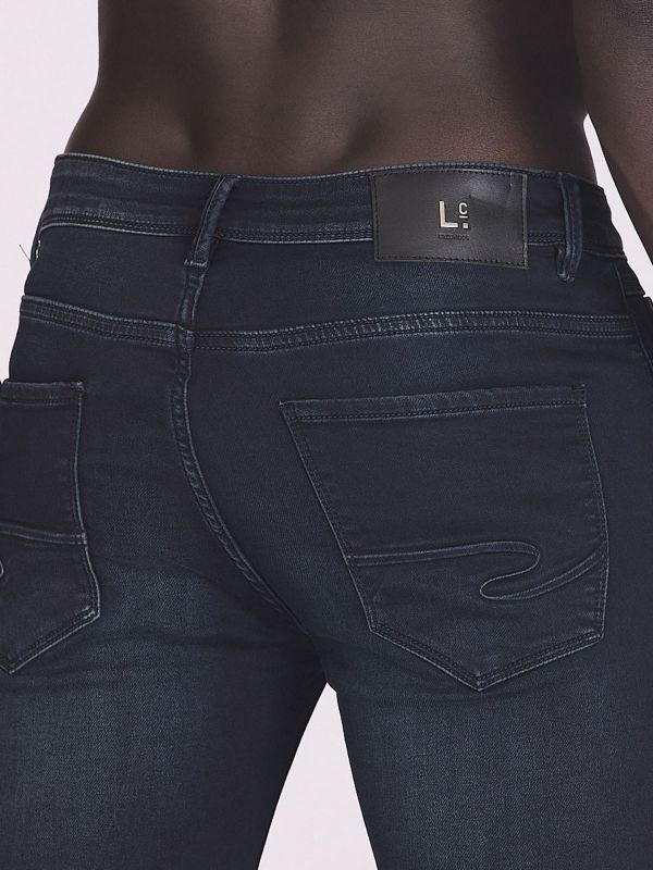 ג’ינס סקיני עם קרעים ושפשופים לגברים