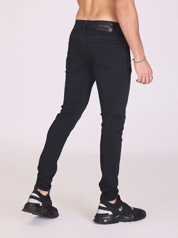 ג’ינס סקיני צמוד לגברים