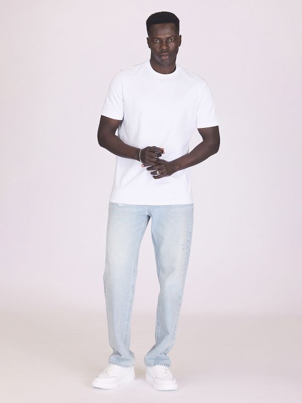 ג’ינס בגזרה רפויה ומשוחררת לגברים