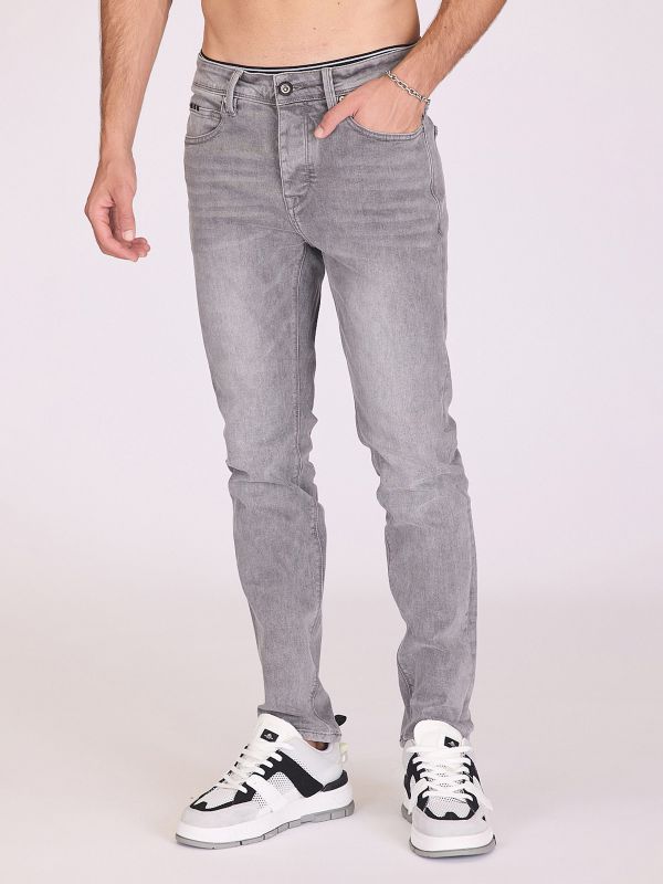 ג’ינס סקיני עם שפשופים לגברים