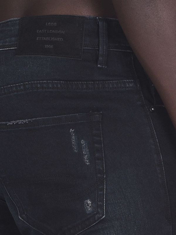 ג’ינס בגזרה ישרה ונינוחה לגברים