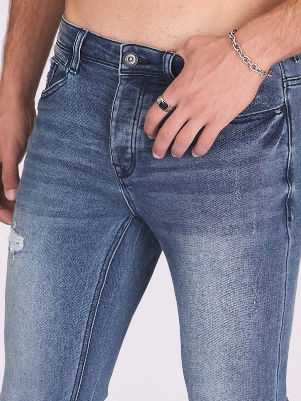 ג’ינס בהיר בגזרה צמודה לגברים
