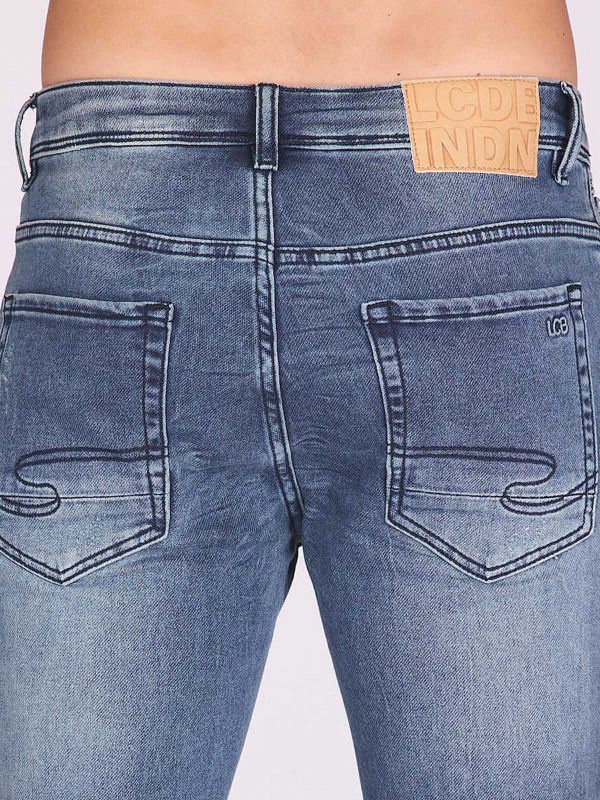 ג’ינס בהיר בגזרה צמודה לגברים