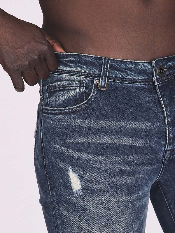 ג’ינס בגזרה צרה עם שטיפה לגברים