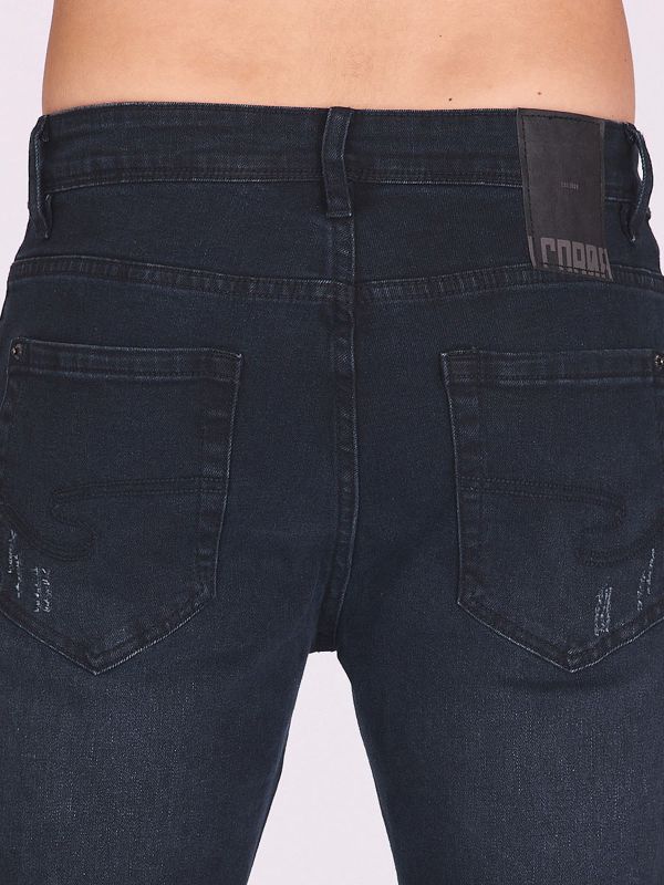 ג’ינס צמוד וקרוע לגברים