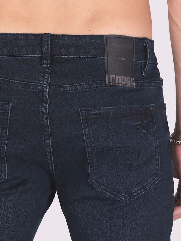 ג’ינס עם תפרים בולטים לגברים