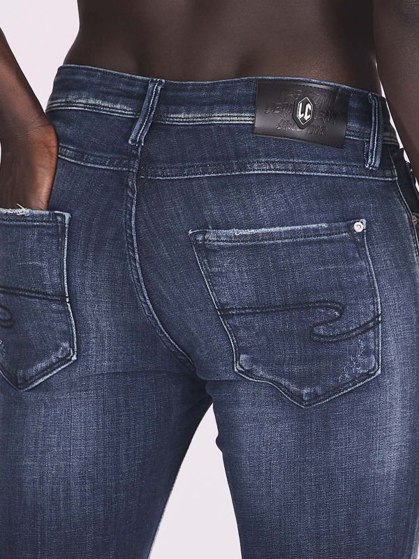 ג’ינס משופשף וקרוע לגברים