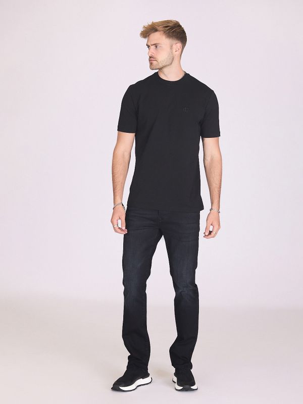 ג’ינס עם כיסים מיוחדים לגברים