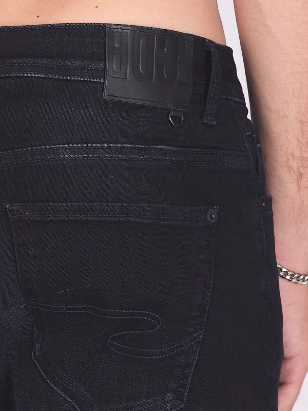 ג’ינס עם כיסים מיוחדים לגברים