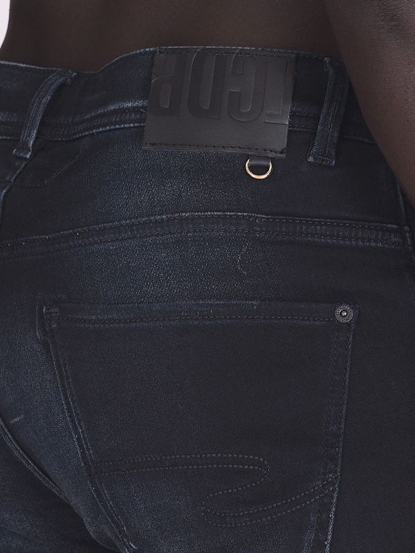 ג’ינס צמוד ומשופשף לגברים