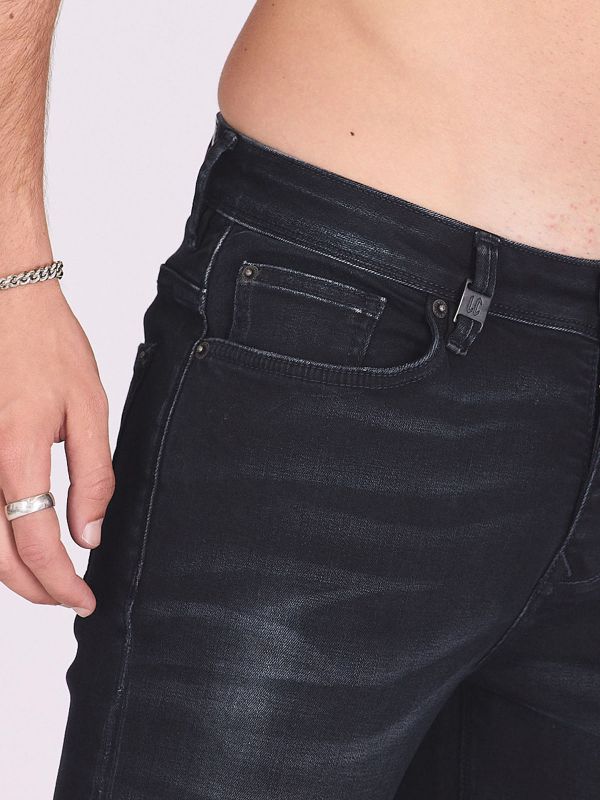 ג’ינס כהה עם שפשופים לגברים