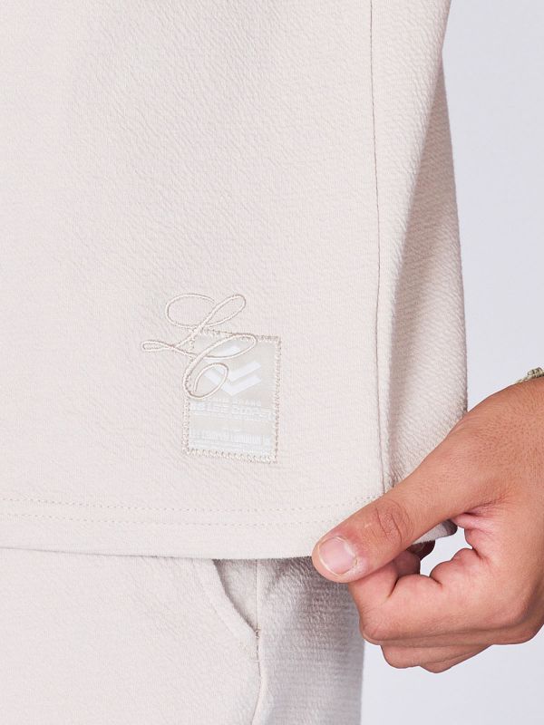 חולצת טי ישרה עם מראה מחויט לגברים