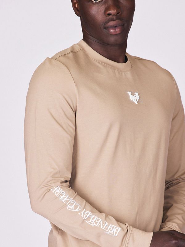 חולצת טי ארוכה עם הדפס על השרוול לגברים