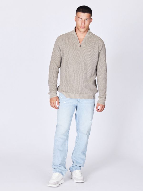 סריג מודרני עם צווארון פתוח לגברים